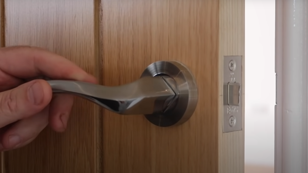 8 Reasons Your Door Won't Open