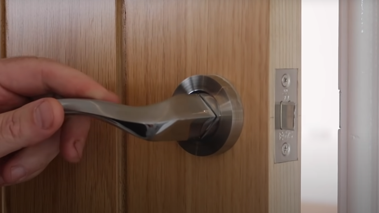 How To Fix A Sticky Door Latch Door Latch Won't Retract? 8 Solutions to Fix Your Problem! - HouseReal