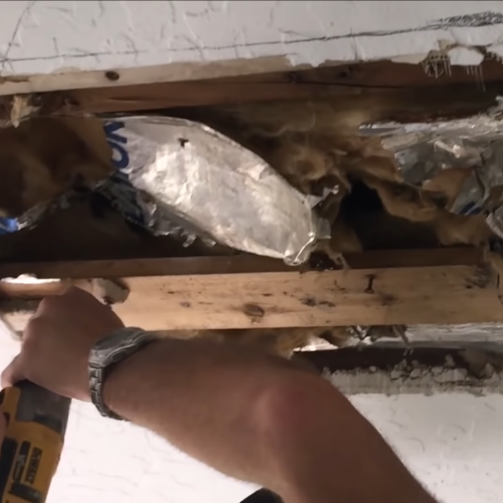 Cutting out damage drywall