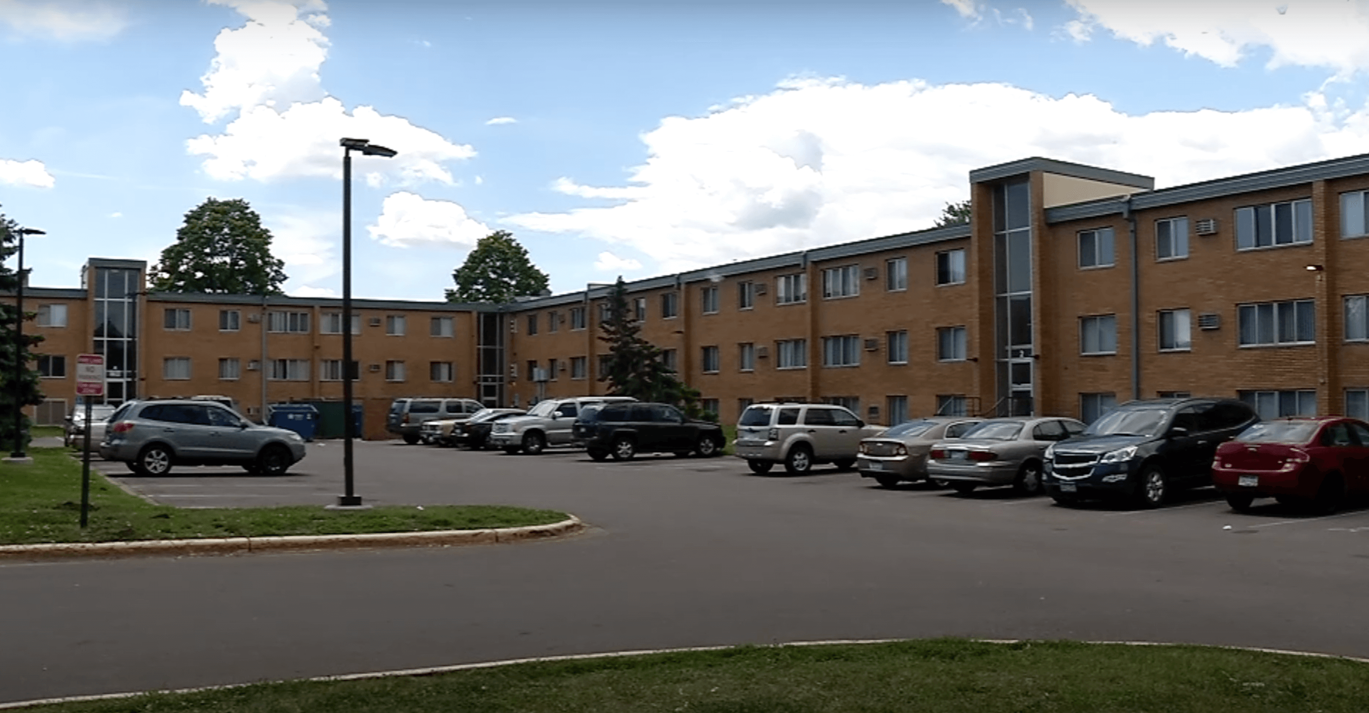 apartment complex at Brooklyn Park